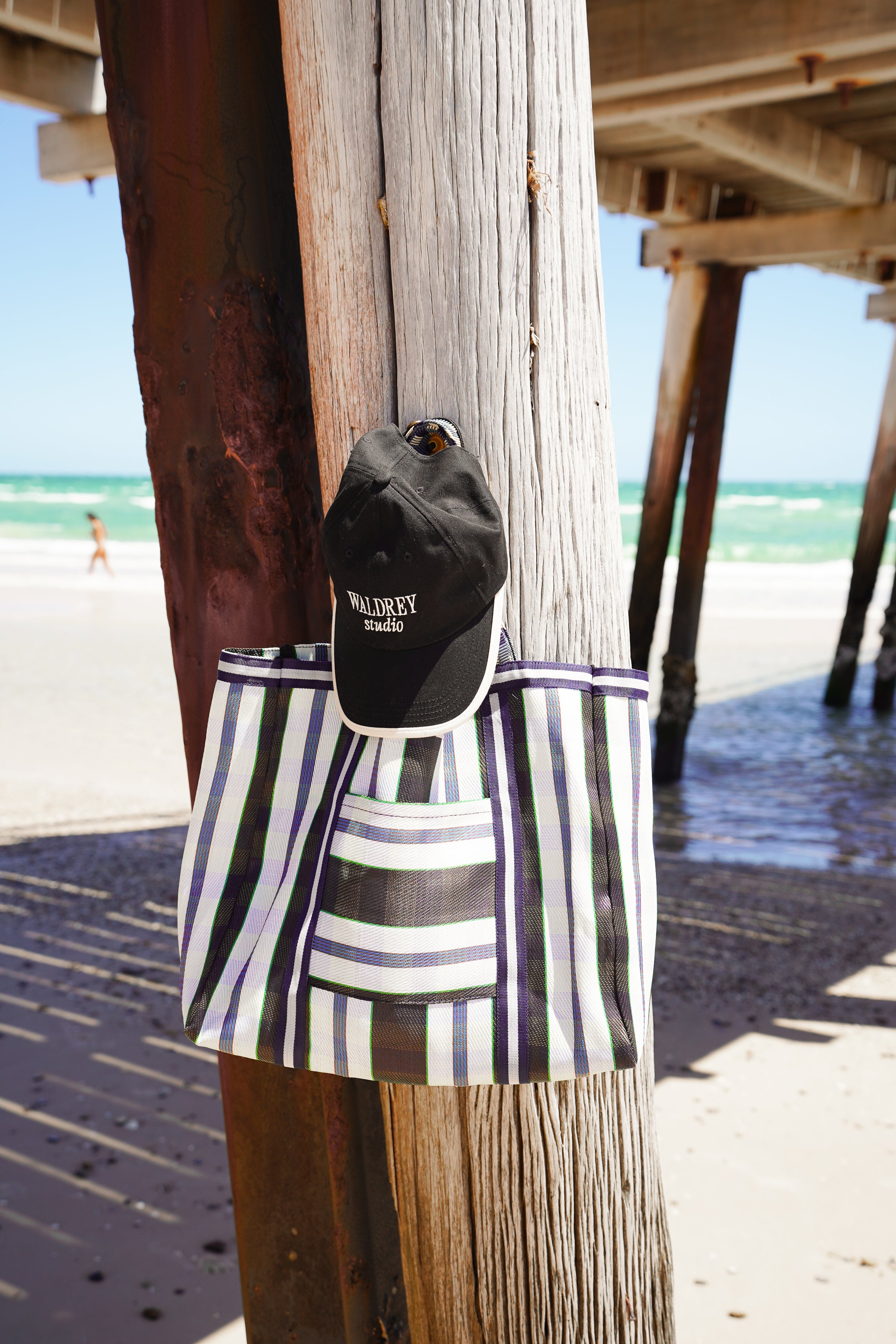 HEY VACAY TOTE // BLACK STRIPE